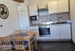 Apartmaji Pr`Pišk - kuhinja z jedilno mizo