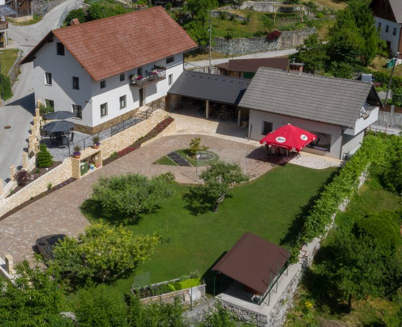 Apartmaji Pr`Pišk, Bohinjska Bela - Bled, pogled na hišo in vrt Apartmaji Pr`Pišk, Bohinjska Bela - Bled, pogled na hišo in vrt
