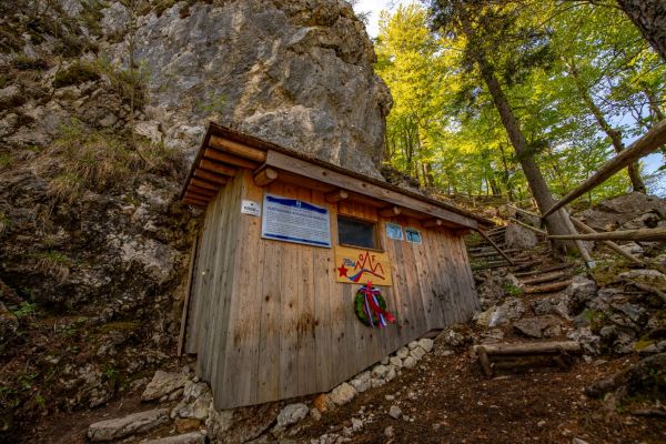 PARTIZANSKA BOLNIŠNICA