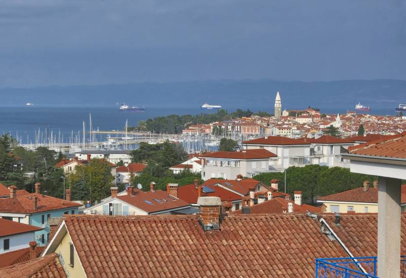 Izola Izola